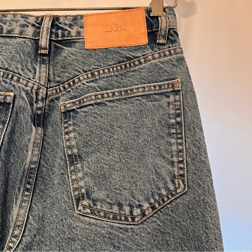 Zara Women’s Blue High Rise Comfort Fit Jeans - US 4